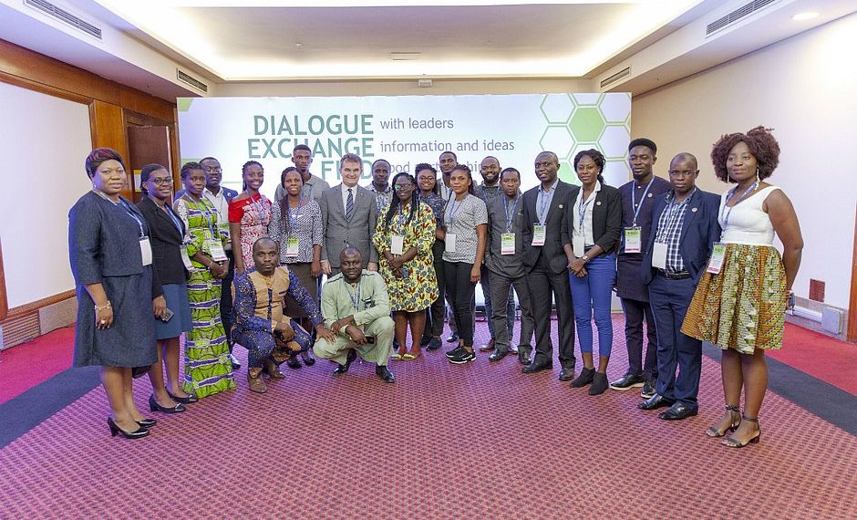 Estudantes africanos aprendem sobre os derivados da mandioca em Cruz das Almas