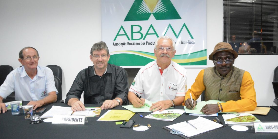 Centro de Excelência de Mandioca de Gana quer intercâmbio com o Brasil