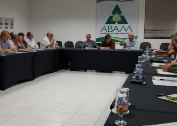 Embrapa propõe seminário para discutir projetos de colheitadeira de mandioca