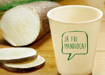 Startup cria embalagem de mandioca que se torna adubo