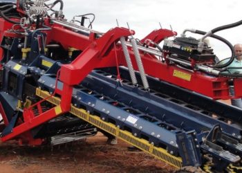 Mecanização da colheita das raízes de mandioca