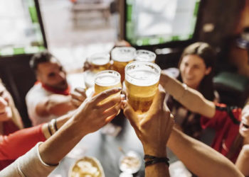 Projeto quer colocar a mandioca no centro das receitas de cervejas