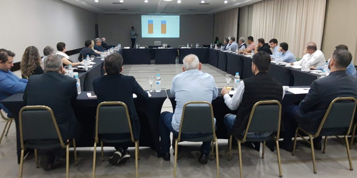 Chuvas comprometem a colheita e indústrias operam com ociosidade